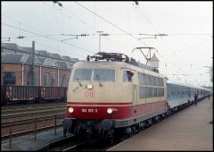 Warten auf die Abfahrt

Lingen (Ems), 04.1998
