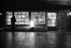 Camera : Leica M3Lens: Summilux 50mm F1.4 ver.2Film: ILFORD Delta 400 ProfessionalShot at Higashi Chaya Area, Kanazawa city, Ishikawa-pre, Japan