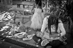 woman ipad kid doi suthep chiang mai
