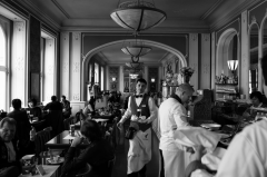 Cafe Louvre