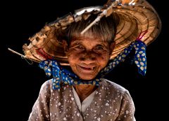 Old woman in Vietnam