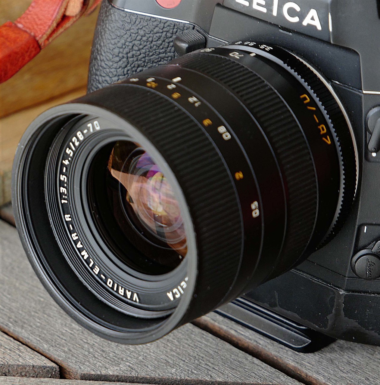 28-70 Vario Elmar-R: Two versions? Hood for V2? - Leica R System