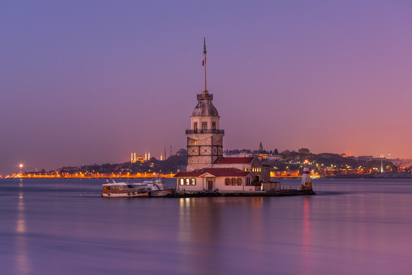 Maiden's tower.jpg