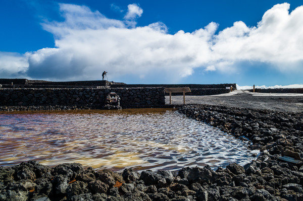 Making photo's of slatpans on La Palma.jpg