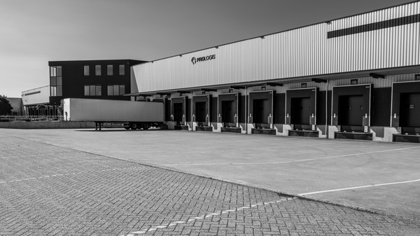 Sunlit warehouse at Lage weide.2.jpg