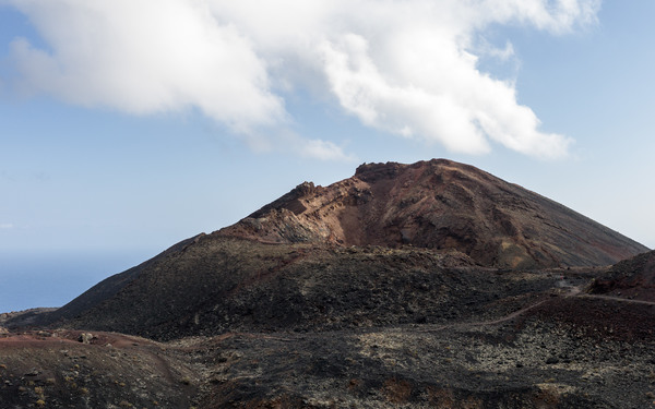 Evening light on the Tenequía volcano.jpg