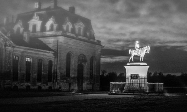 Statue of Duc d'Aumale in the fog, Chantilly.jpg