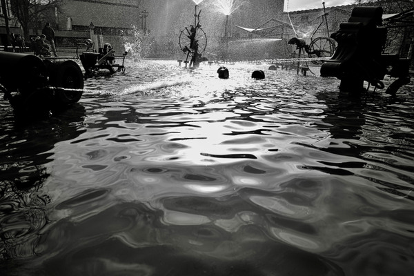 Floating Tinguely