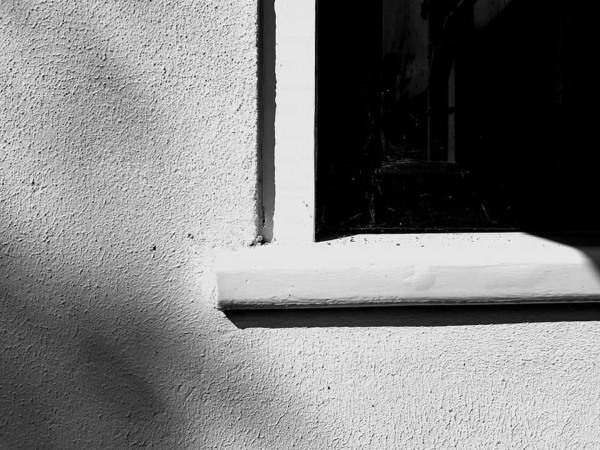 SCHUUR RAAM B&W.jpg