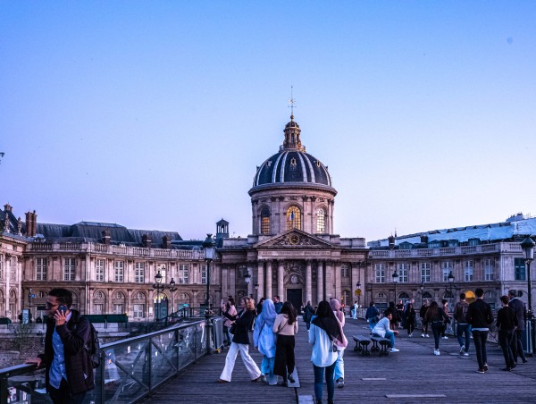 Pont des Arts leading to the French Académie, Paris-2.jpg