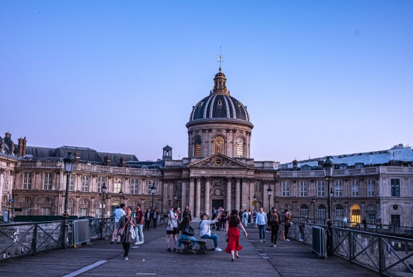Pont des Arts leading to the French Académie, Paris.jpg