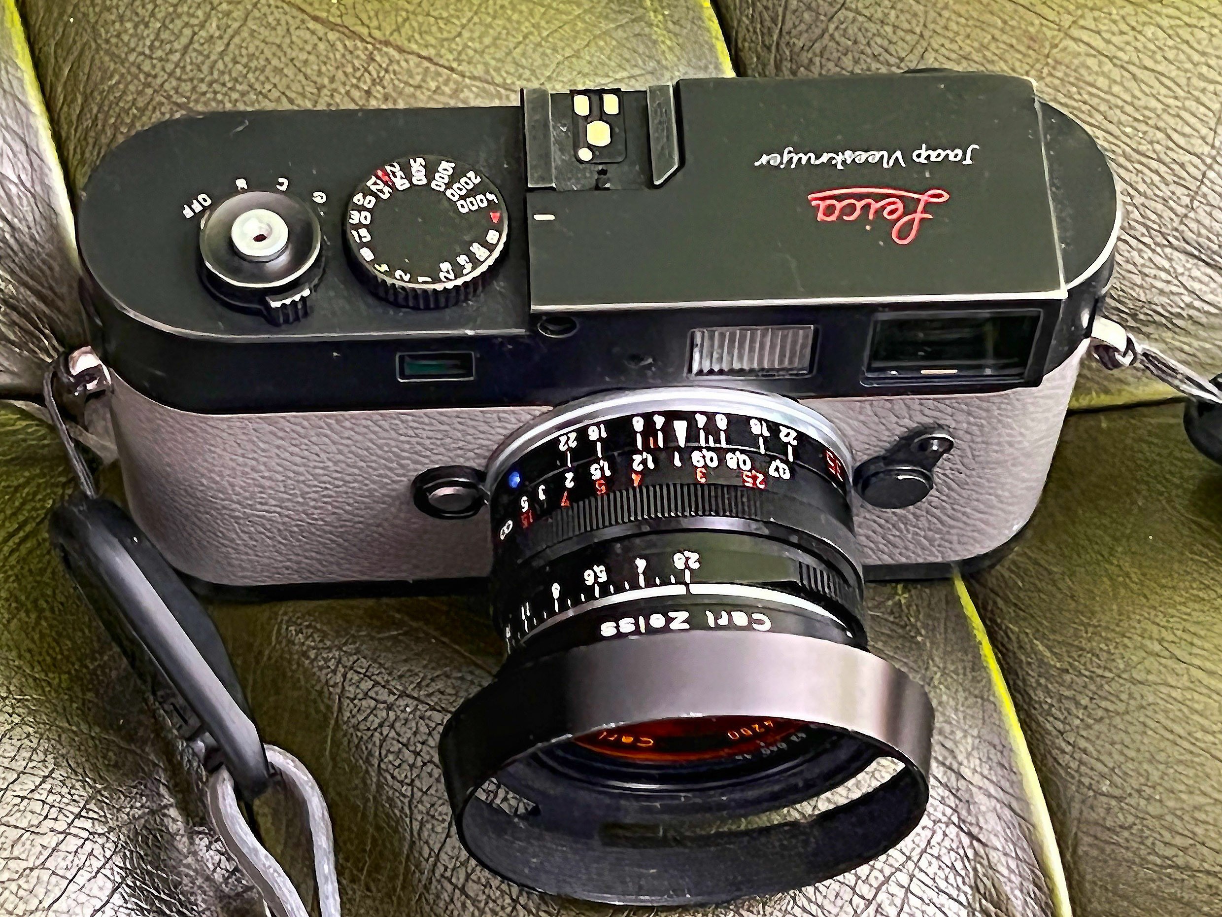 こーべ様　LEICA Black Dot 10mm 交換用ロゴバッジ M11 LEICA Black Dot 10mm 交換用ロゴバッジ M11、Q3などに - メルカリ