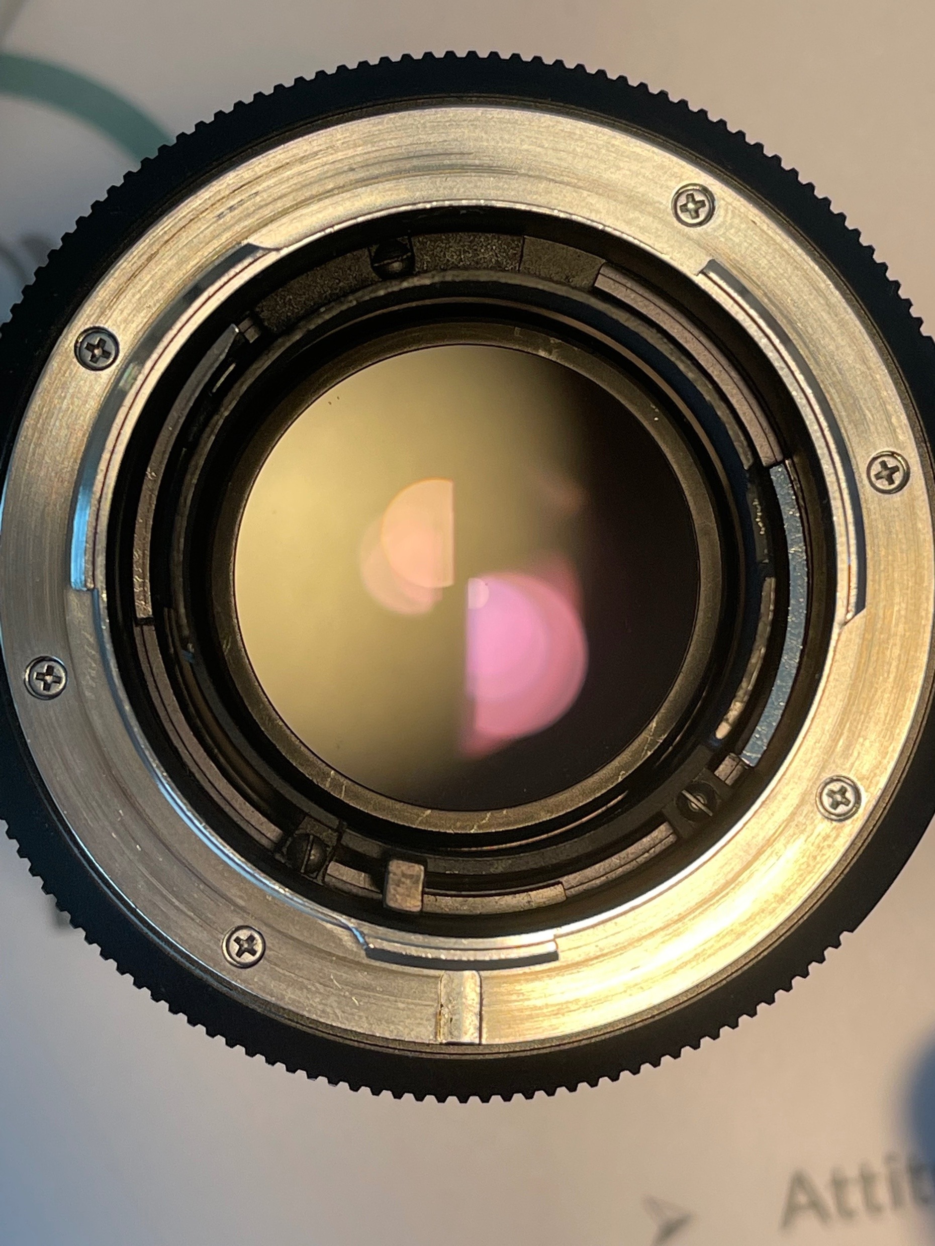 Summilux R 80mm: a 'mystery component' fractures - Leica Summilux R 80mm: a 'mystery component' fractures - Leica