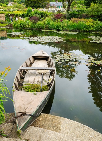 Monet's boat 2000 1.7.jpg
